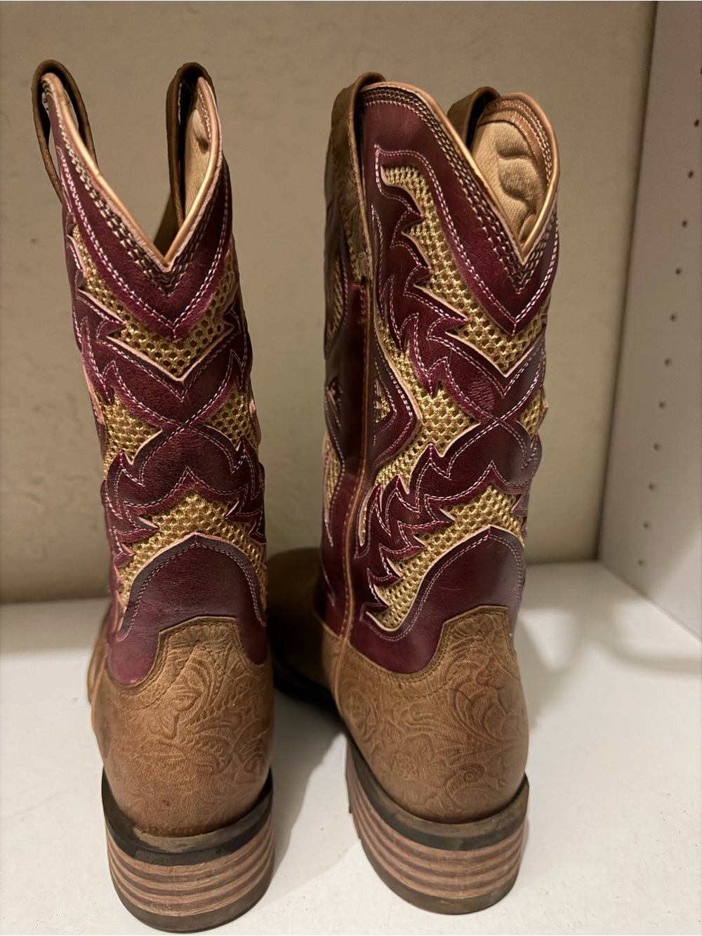 Women’s Ariat Brown and Burgundy Western Cowboy Boots - Picture 2 of 7